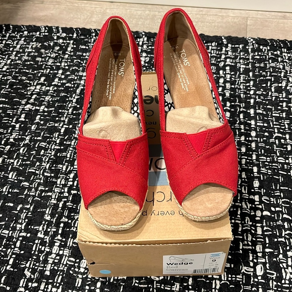 NWT-TOMS Red Canvas Wedge